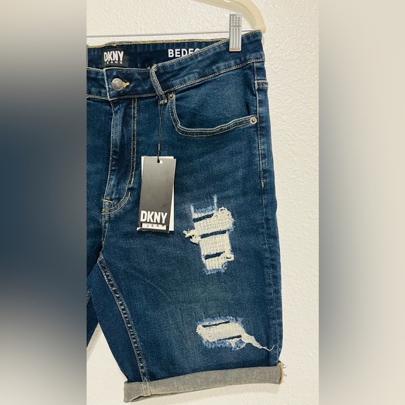 Sold - Picture 3 of 7